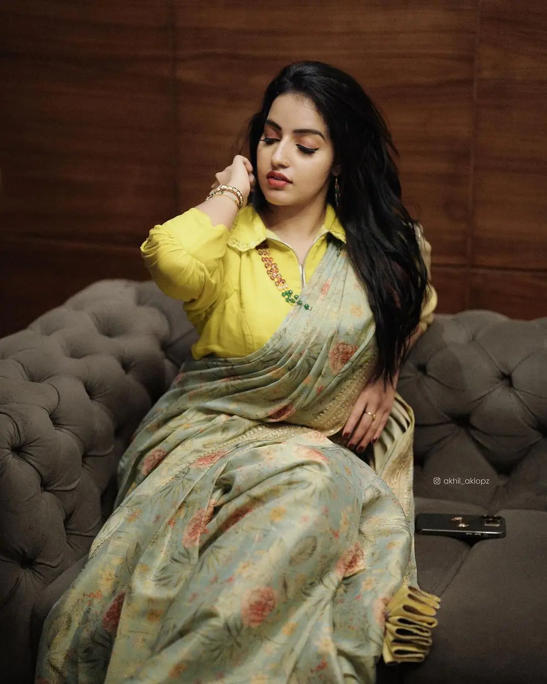 MALAVIKA MENON IN SOUTH INDIAN TRADITIONAL GREEN SAREE YELLOW BLOUSE 2